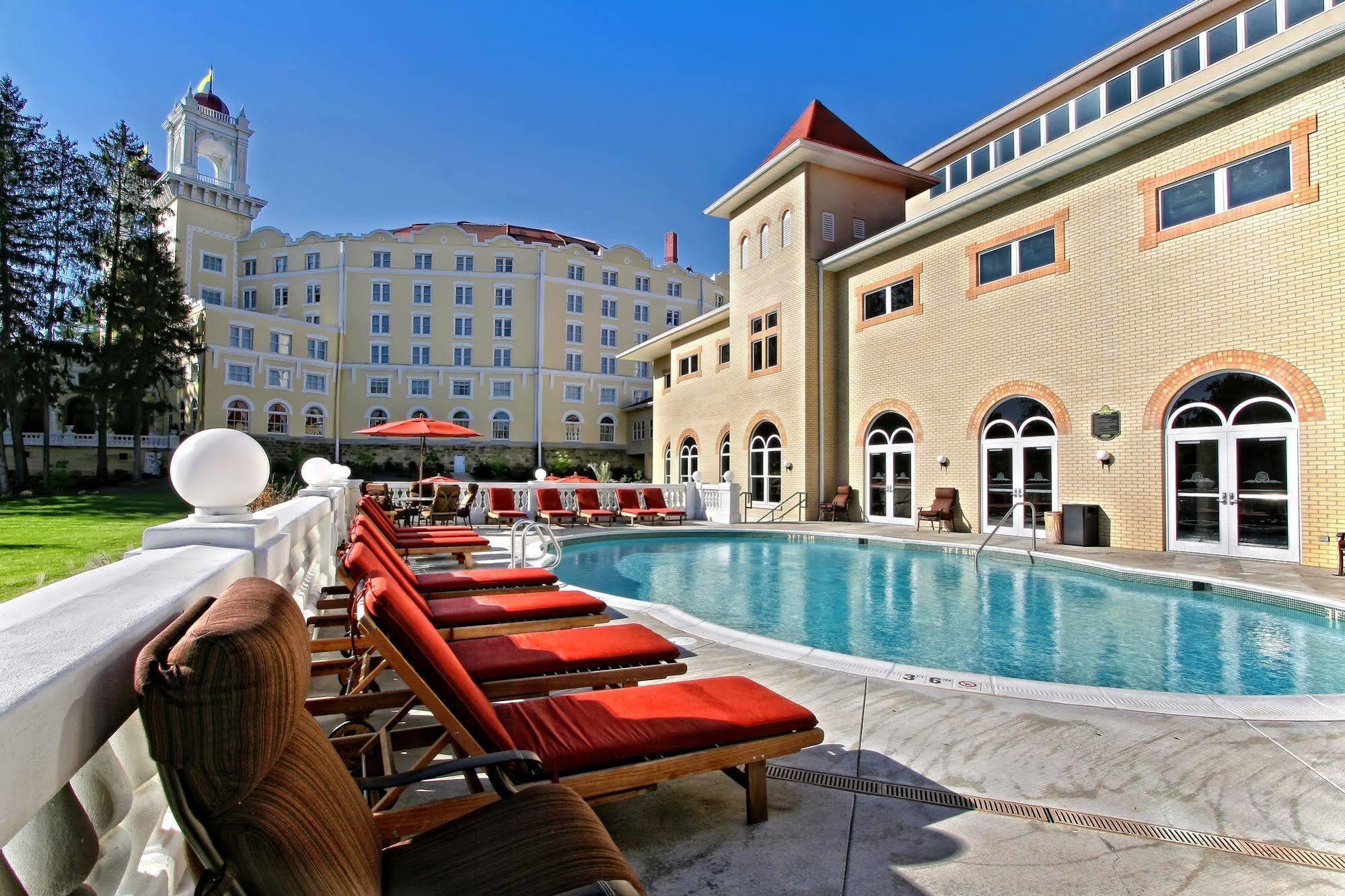 West Baden Springs Hotel フレンチ・リック エクステリア 写真